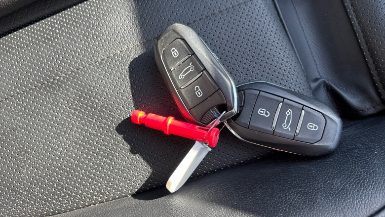 Vauxhall Grandland X 1.6 Hybrid4 300 Ultimate Nav 5dr Auto Hatchback